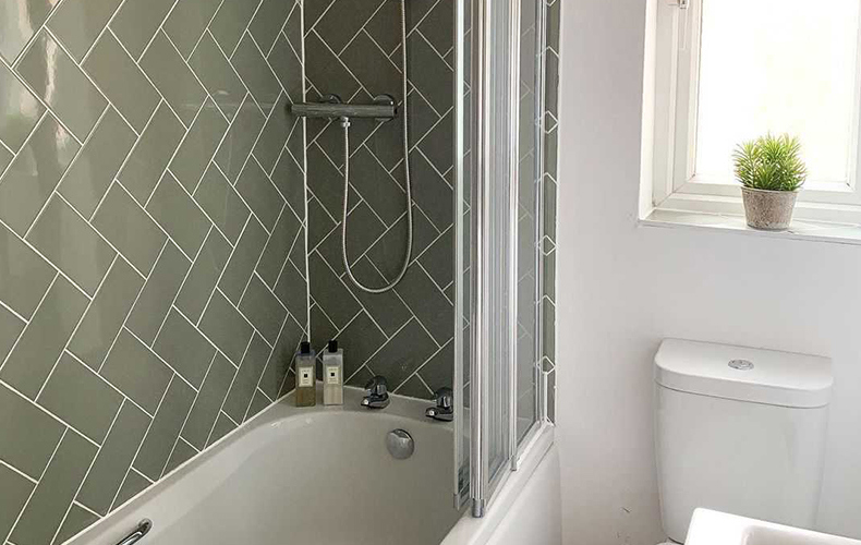 Green bathroom colour ideas