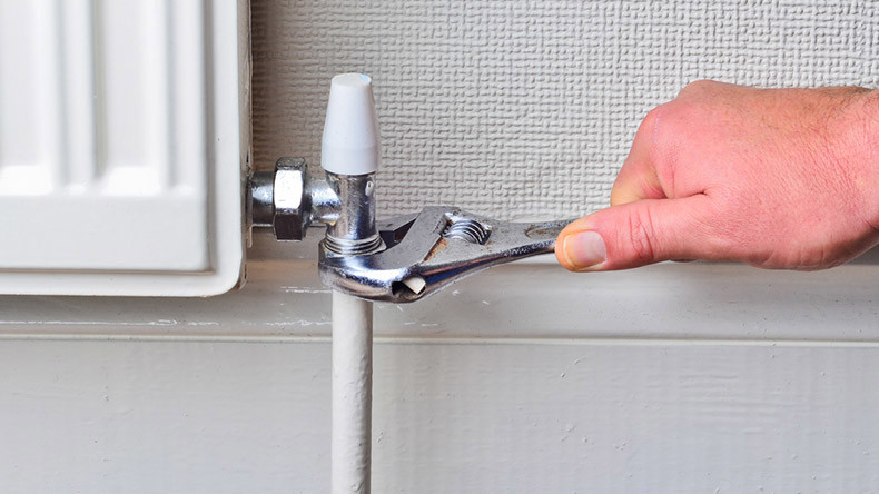 fitting-new-radiator-valve