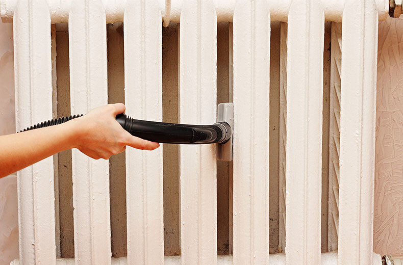 vacuuming-radiator