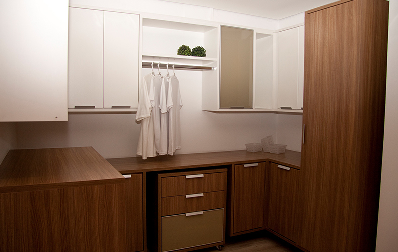Laundry Room Hanging Rail