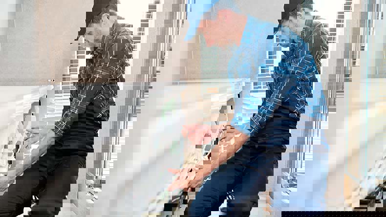 Fitting a bath panel